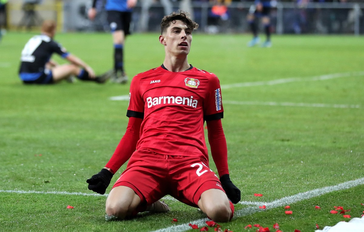 epa08142037 Leverkusen's Kai Havertz celebrates scoring the fourth goal during the German Bundesliga soccer match between SC Paderborn and Bayer 04 Leverkusen in Paderborn, Germany, 19 January 20 ...