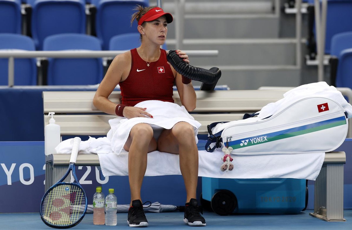 epa09376146 Belinda Bencic of Switzerland uses a mobile air-condition unit to coold-down during a break while playing Elena Rybakina of Kazahstan during their Women's Singles Semifinal Tennis mat ...