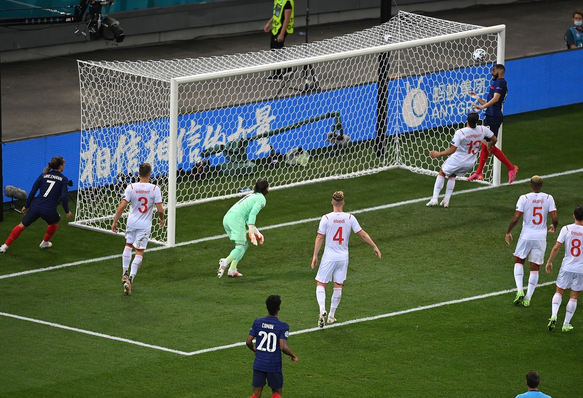 epa09309395 Karim Benzema (R, top) of France scores his team's second goal during the UEFA EURO 2020 round of 16 soccer match between France and Switzerland in Bucharest, Romania, 28 June 2021. E ...