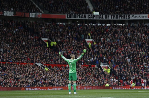 Im Old Trafford wartet mit Manchester United (David de Gea) die höchste Hürde für Leicester.