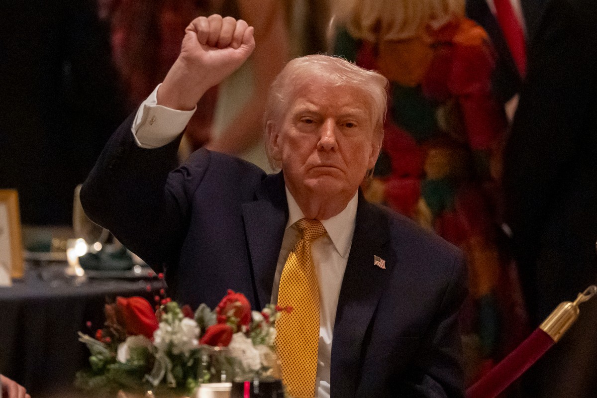President Donald Trump pumps his fist at Christmas Eve dinner at his Mar-a-Lago club, Wednesday, Dec. 24, 2025, in Palm Beach, Fla. (AP Photo/Alex Brandon)
Donald Trump