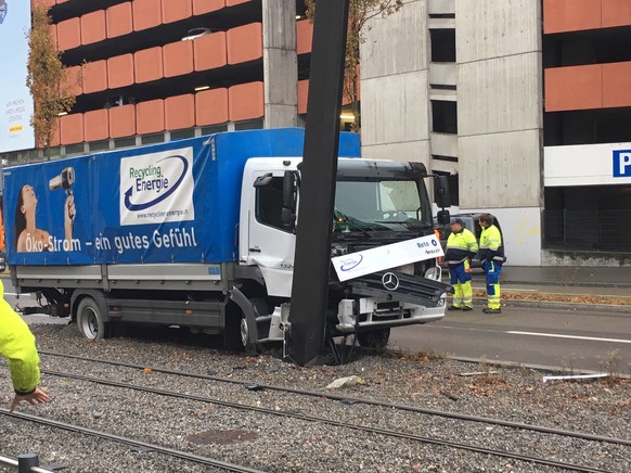 Unfall auf der Pfingstweidstrasse.