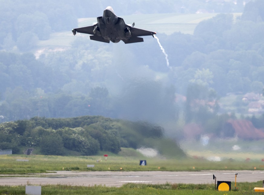 Der Bundesrat will bis zu 6 Milliarden Franken für neue Kampfjets ausgeben. Immer noch im Rennen ist das Tarnkappenkampfflugzeug F-35. (Archivbild)