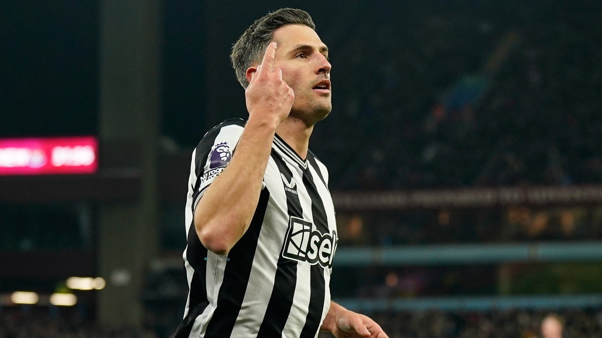 epa11114731 Newcastle's Fabian Schaer celebrates after scoring a goal during the English Premier League soccer match between Aston Villa FC and Newcastle United, in Birmingham, Britain, 30 Januar ...