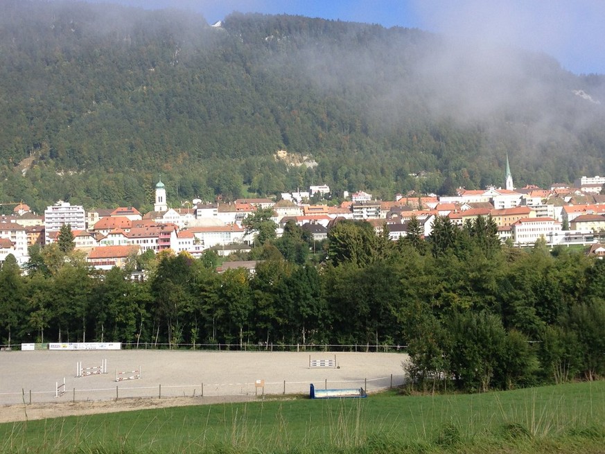 St.Imier im Berner Jura. Die Sonne scheint hier in den Wintermonaten selten.