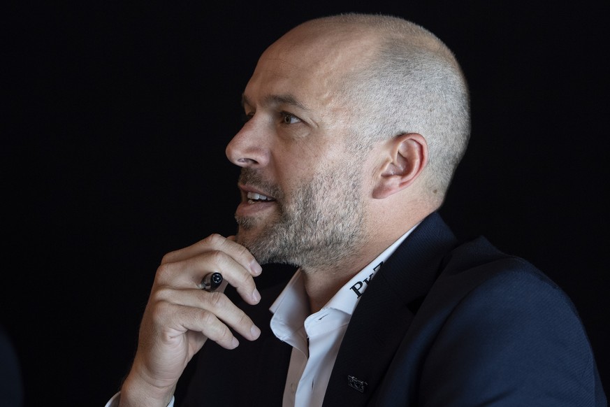 Andrew Ebbett, General Manager spricht an der Vorsaison Medienkonferenz des SC Bern, am Montag, 30. August 2021, in Bern. (KEYSTONE/Peter Schneider)