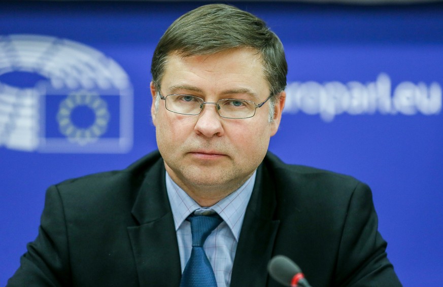 epa06354094 European Commissioner for the Euro and Social Dialogue, Valdis Dombrovskis and the European Commissioner for Economic and Financial Affairs, Taxation and Customs, Pierre Moscovici (not see ...