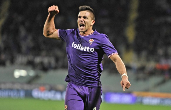 epa06289458 Fiorentina&#039;s Giovanni Simeone celebrates scoring a goal during the Italian Serie A soccer match ACF Fiorentina vs Torino FC at Artemio Franchi stadium in Florence, Italy, 25 October 2 ...