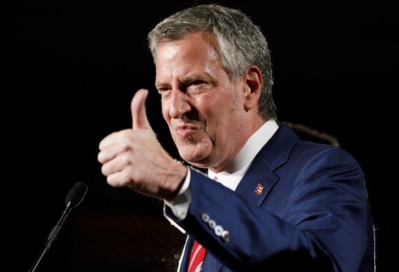 epa06314804 New York City Mayor Bill de Blasio acknowledges a crowd of supports as he takes the stage to celebrate his re-election during an event at the Brooklyn Museum in Brooklyn, New York, USA, 07 ...