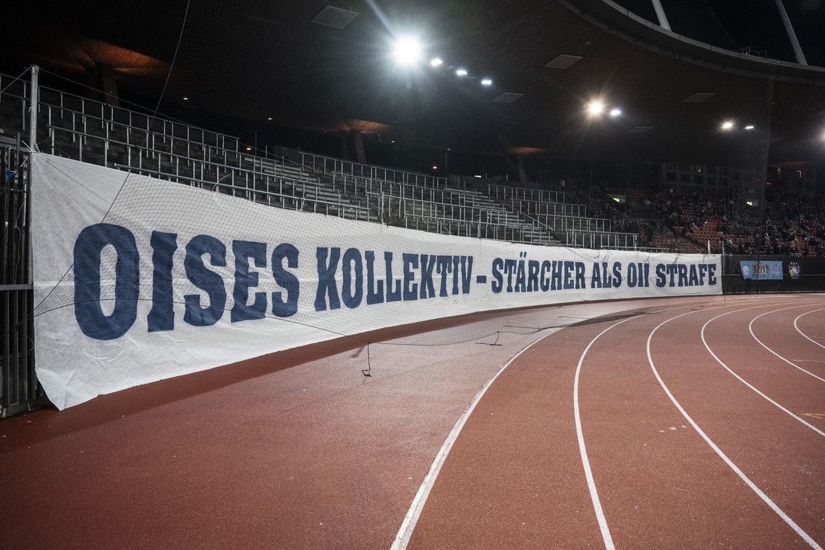 Leere FCZ Suedkurve mit der Aufschrift
