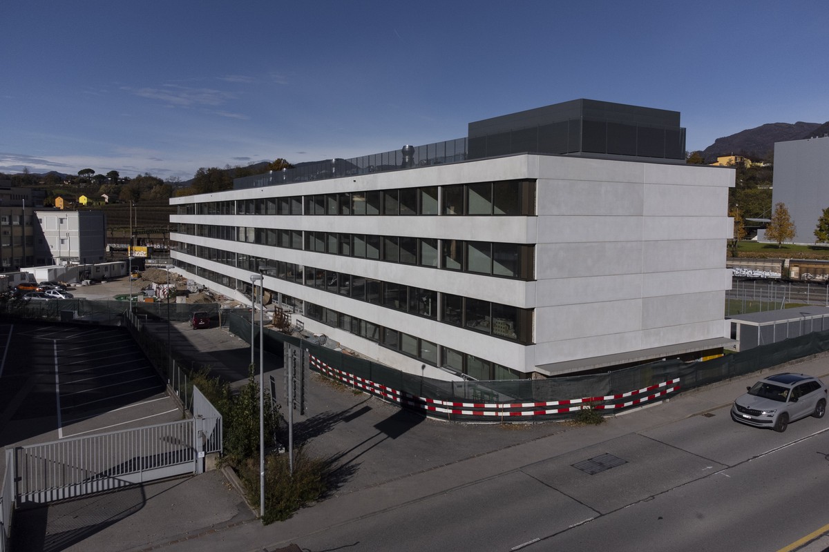 CAPTION CORRECTION: KORRIGIERT DATUM - Das neue, sich noch im Bau befindliche Bundesasylzentrum Pasture in Balerna, aufgenommen am Donnerstag, 16. November 2023. Eroeffnung soll im Jahr 2024 sein. (KE ...