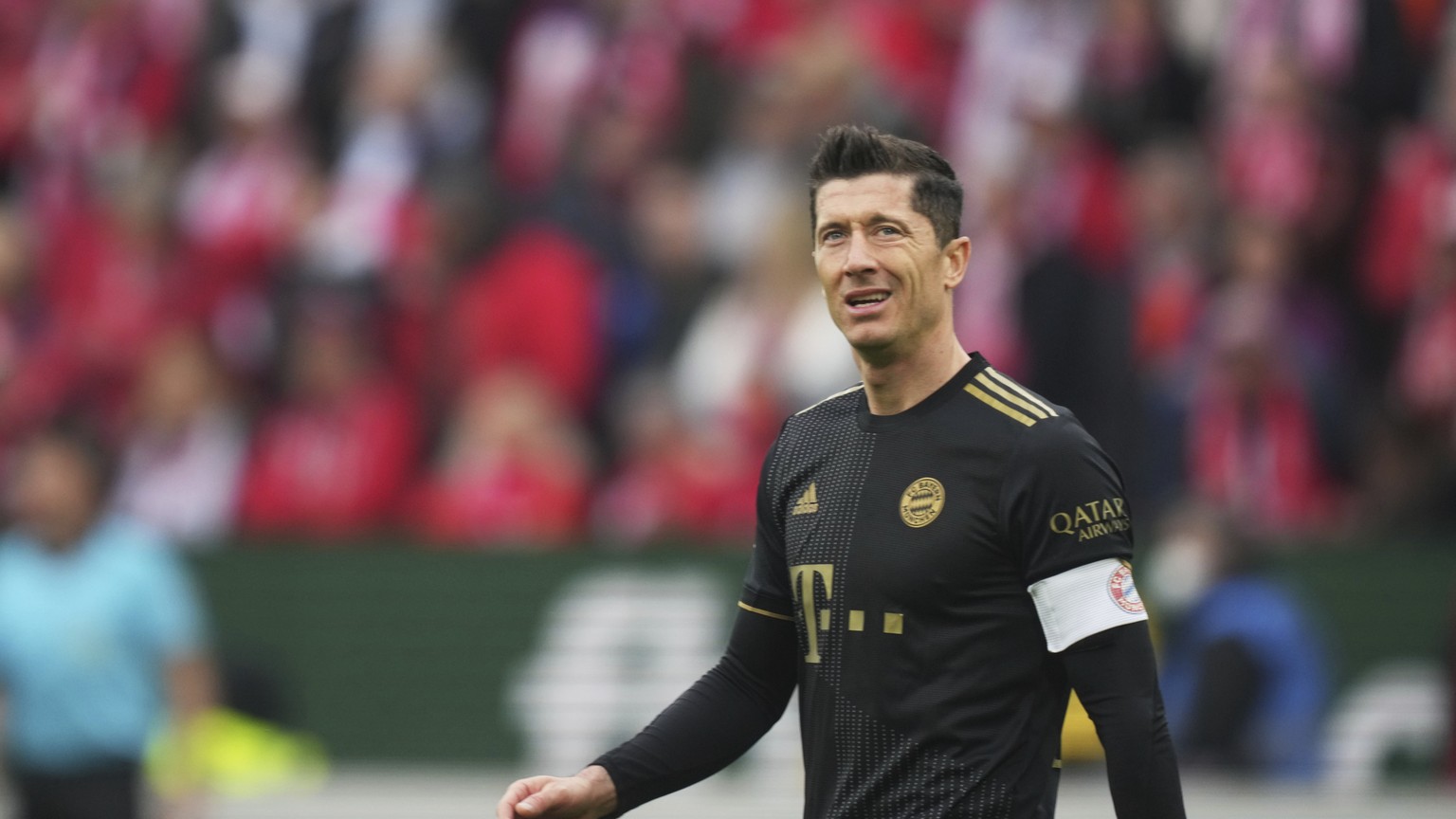 Bayern&#039;s Robert Lewandowski after scoring his sides first goal during a German Bundesliga soccer match between FSV Mainz 05 and Bayern Munich in Mainz, Germany, Saturday, April 30, 2022. Lewandow ...