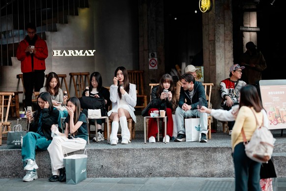 KEYPIX - epa12525336 People sit in a cafe in Shanghai, China, 14 November 2025. According to the National Bureau of Statistics of China, Retail sales in China rose 2.9 percent year-on-year in October  ...