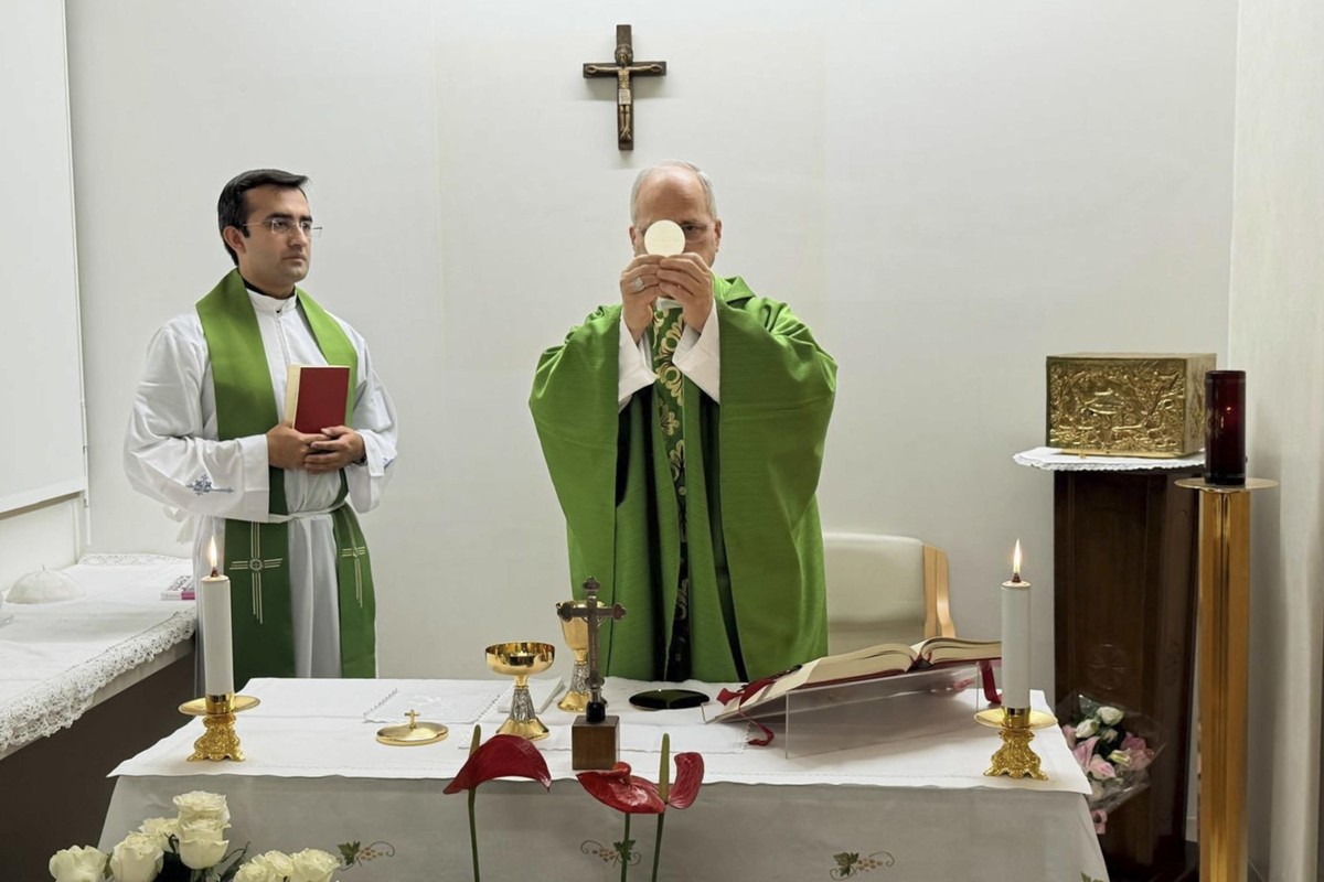 epa13309337 A handout photo made available by the Vatican Media Press Office shows Pope Leo XIV (R) celebrating Mass in the hall set up on the 10th floor of the Gemelli Polyclinic in Rome, Italy, 16 O ...