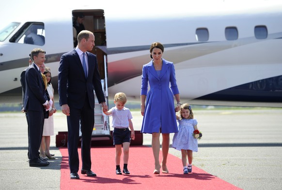 Britain&#039;s Prince William, left, and his wife Kate, the Duchess of Cambridge, second right, arrive with their children, Prince George, second left and Princess Charlotte at Tegel airport in Berlin ...