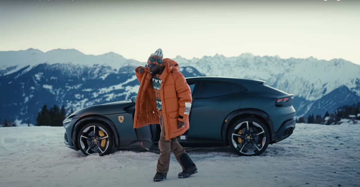 Ferrari de Gims dans le clip "Ciel"