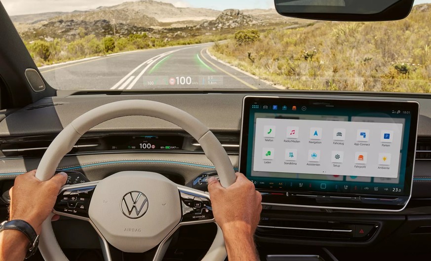 Die Ausstattung des Cockpits mit Head-up-Display dürfte dem der ID.7 Limousine (Foto) sehr ähnlich sein.