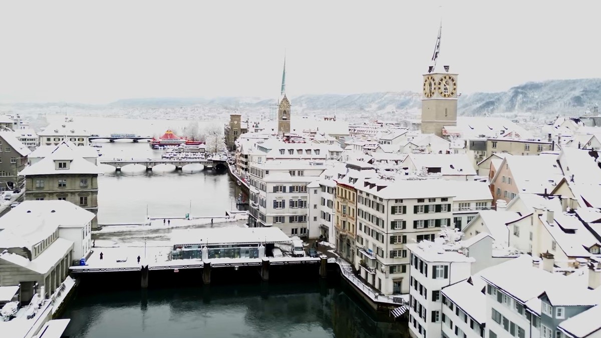 Winter-Wonderland-Z-rich-so-sch-n-verschneit-sieht-die-Stadt-von-oben-aus