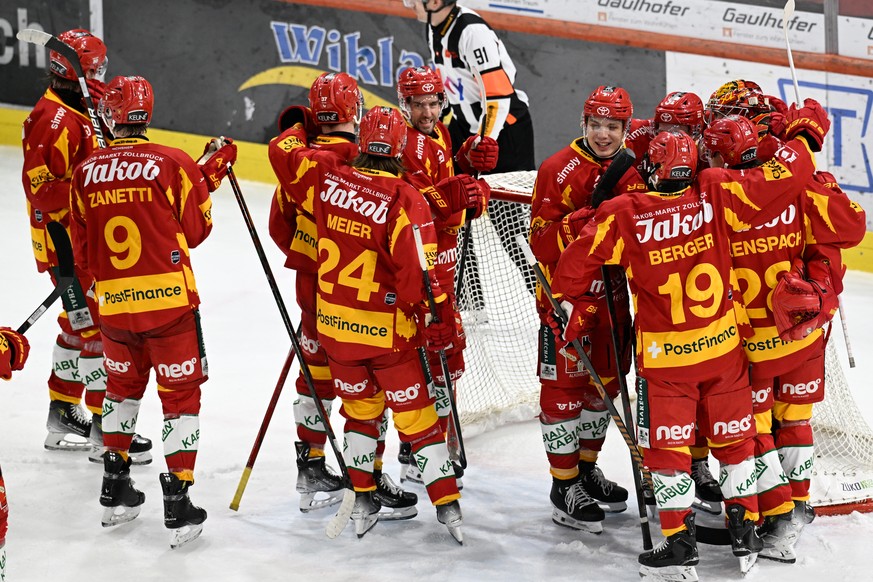 Tigers Spieler jubeln beim Eishockey-Qualifikationsspiel der National League, zwischen den SCL Tigers und dem HC Davos, am Samstag, 25. Januar 2025, in der Emmental Versicherung Arena in Langnau. (KEY ...