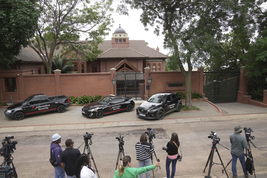 Press gather outside the home of Oscar Pistorius&#039; uncle in the upmarket suburb of Waterkloof, Pretoria, South Africa, Friday, Jan. 5, 2024. South African athlete Pistorius has been released from  ...