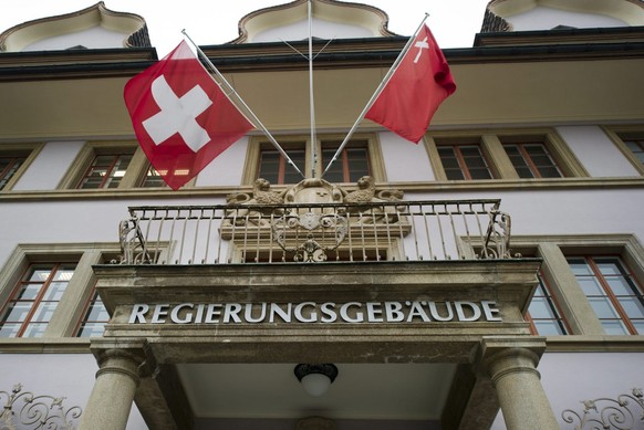 Das Regierungsgebaeude am Freitag, 27. Januar 2012 in Schwyz. (KEYSTONE/Sigi Tischler)