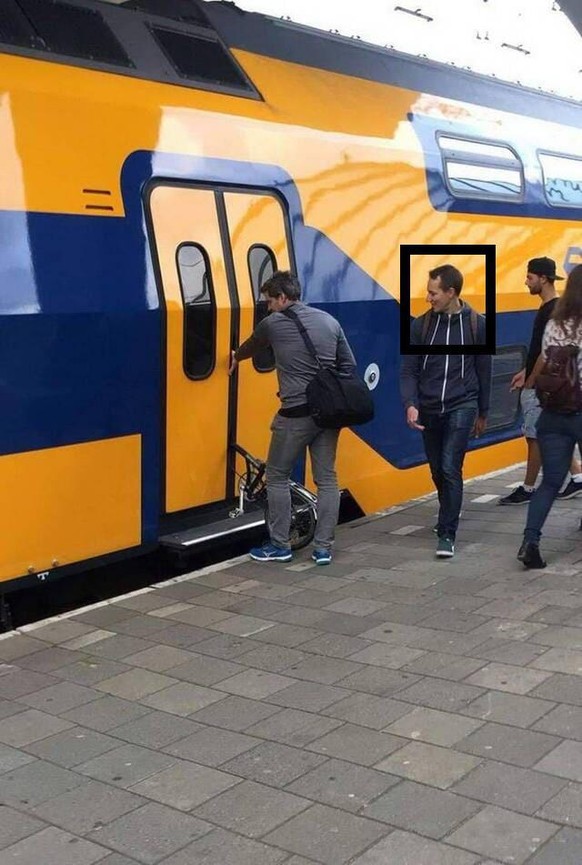 Gratuliere! Du hast mich gefunden. LG Picdump ЁЯда
Seht Ihr den grinsenden Fiesling im Rahmen?