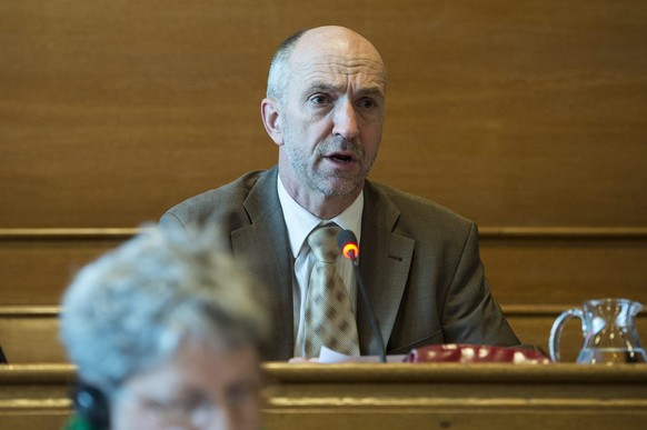 Grossratspraesident Bernhard Antener, SP, spricht waehrend der Spardebatte des Kantons Bern im Grossen Rat, am Dienstag 26. November 2013, in Bern. (KEYSTONE/Peter Schneider)