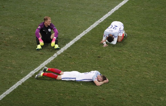 Football Soccer - England v Iceland - EURO 2016 - Round of 16 - Stade de Nice, Nice, France - 27/6/16
England&#039;s Joe Hart, Dele Alli and Gary Cahill look dejected at the end of the game
REUTERS/ ...