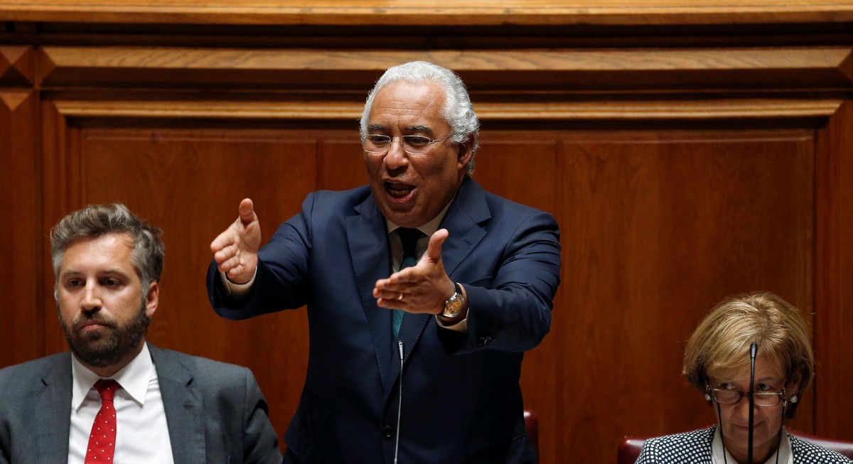 Portugal's Prime Minister Antonio Costa speaks during a biweekly debate at the parliament in Lisbon, Portugal September 22, 2016. REUTERS/Rafael Marchante
