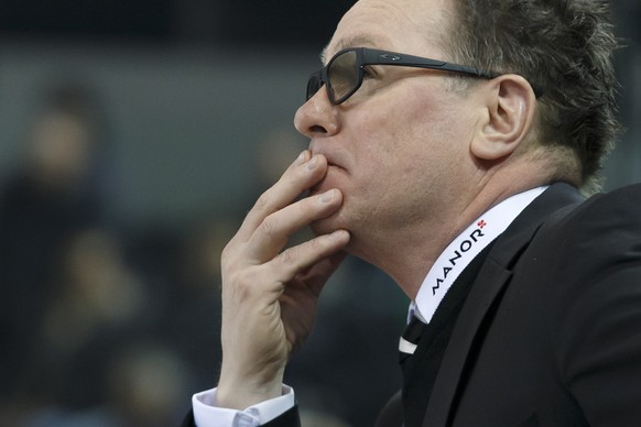 Geneve-Servette&#039;s Head coach Chris McSorley reacts, during a National League regular season game of the Swiss Championship between Geneve-Servette HC and SCL Tigers, at the ice stadium Les Vernet ...