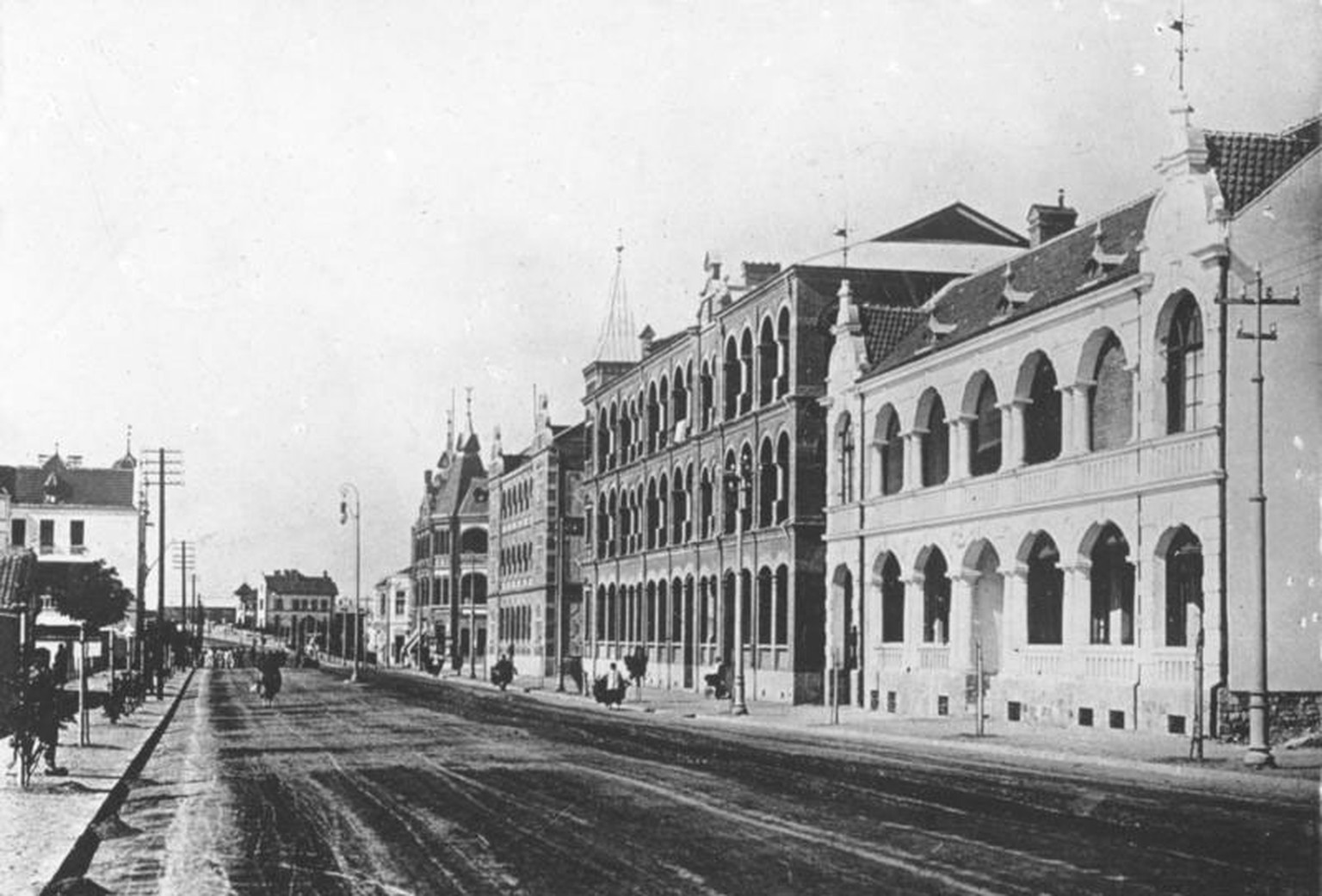 Die&nbsp;Prinz-Heinrich-Strasse in der deutschen Kolonie Tsingtau 1914: Es gab neben dem europäischen auch ein Chinesenviertel.