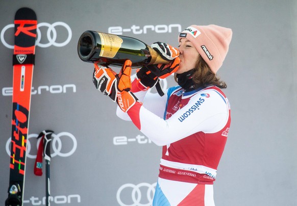 17.01.2021, Podkoren, Kranjska Gora, SLO, FIS Weltcup Ski Alpin, Riesenslalom, Damen, Siegerehrung, im Bild Second placed in overall classification of Golden Fox 2021 Michelle Gisin SUI, winner Marta  ...