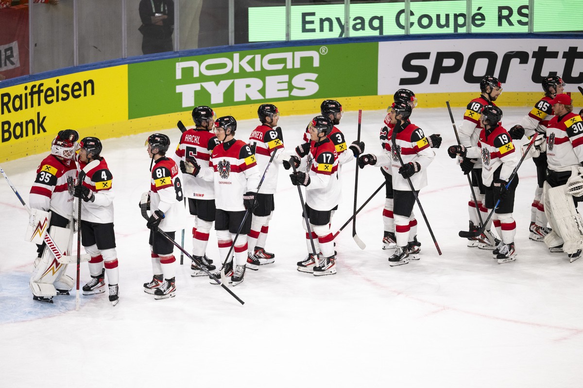 Austria's players reacts after the defeat during the 2026 IIHF Men's Ice Hockey World Championship preliminary round group A game between United States and Austria, at the Swiss Life Arena i ...