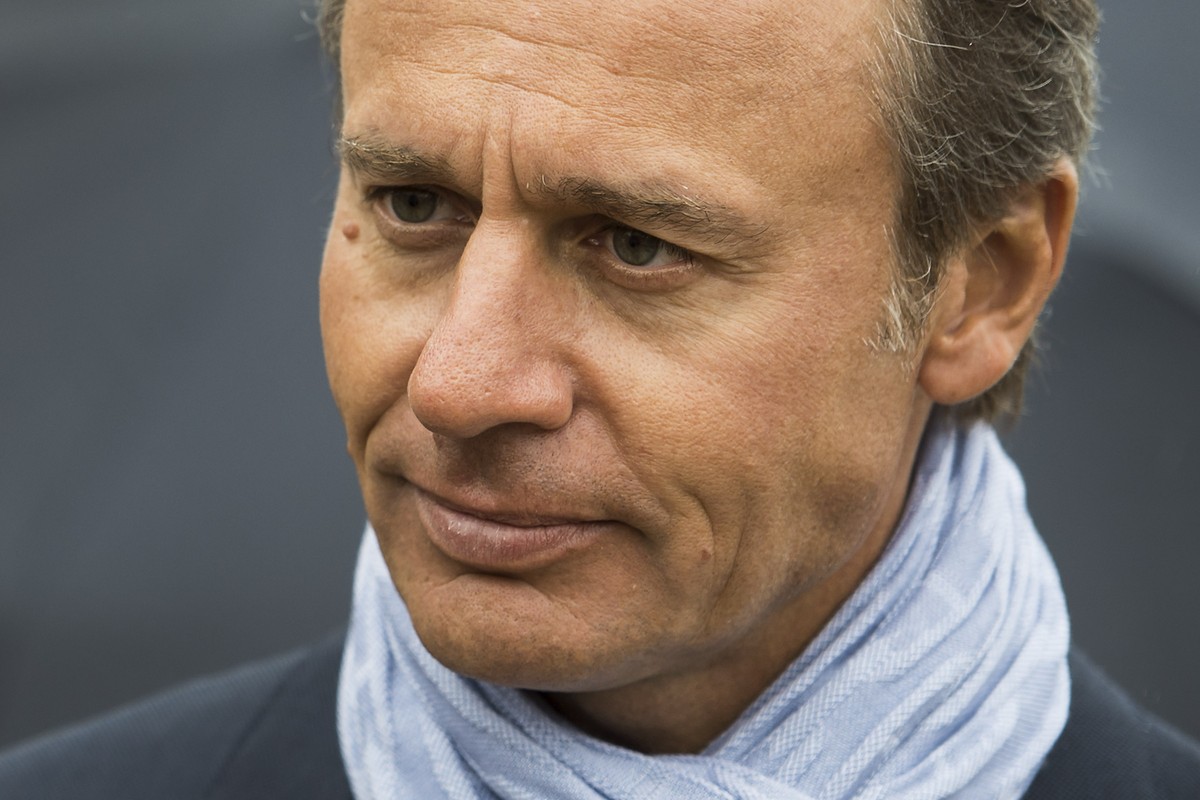 Ernesto Bertarelli, de la Fondation Bertarelli, regarde lors de l'ouverture du chantier du futur parc animalier de La Garenne ce mardi 27 mai 2014 a Le Vaud. Le futur parc animalier d'une gr ...