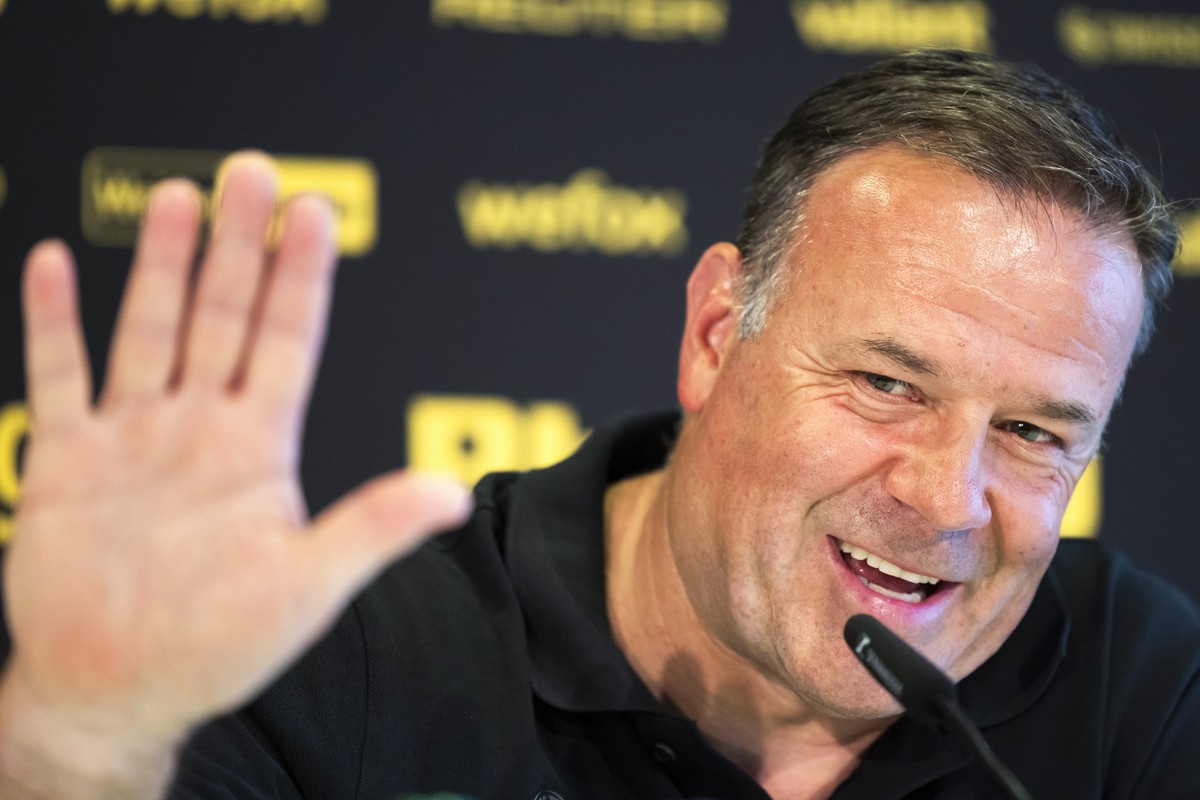 YB Cheftrainer Patrick Rahmen spricht waehrend einer Medienkonferenz zum Saisonstart, am Donnerstag, 18. Juli 2024 im Stadion Wankdorf in Bern. (KEYSTONE/Peter Klaunzer)