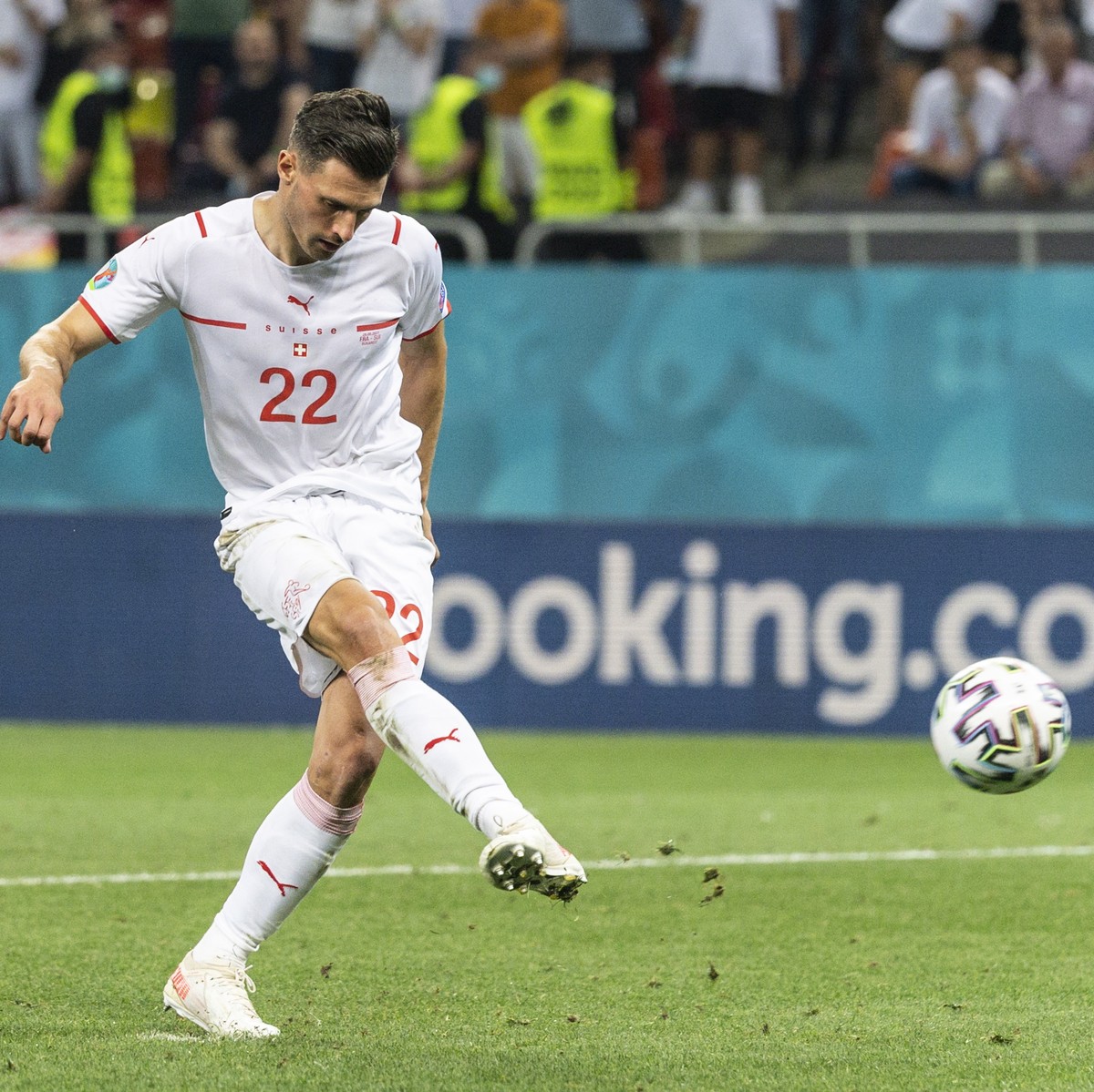 epa09309673 Switzerland's Fabian Schaer scores during the penalty shootout of the UEFA EURO 2020 round of 16 soccer match between France and Switzerland in Bucharest, Romania, 28 June 2021. EPA/J ...