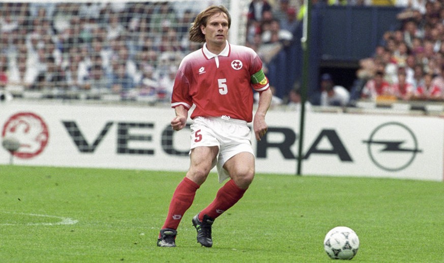 Der Schweizer Fussballnationalspieler Alain Geiger waehrend dem Spiel der Schweizer Fussballnationalmannschaft gegen England an der Europameisterschaft 1996 im Wembley, England, aufgenommen am 8. Juni ...