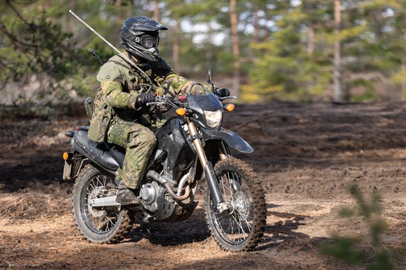 epa12062453 A soldier takes part in the army mechanized exercise Mighty Arrow 25 at the Pohjankangas shooting and training area in Niinisalo, Finland, 29 April 2025. The exercise will be held from 24  ...