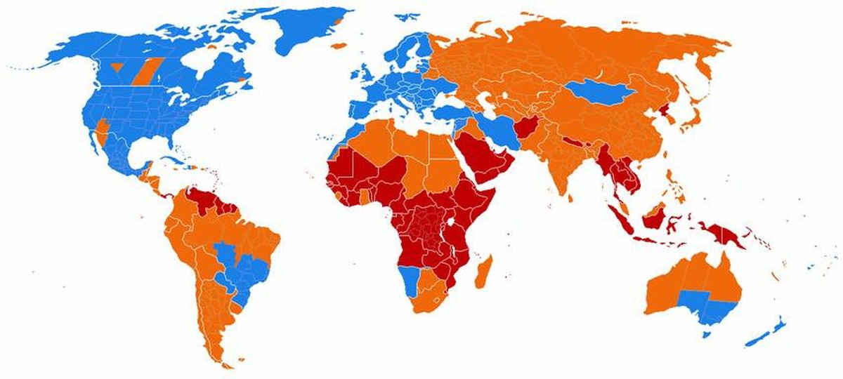 L'heure d'été (bleu) est connue surtout en Europe et en Amérique du Nord. Dans de nombreux pays, il a été aboli (orange) ou jamais introduit du tout (rouge).
