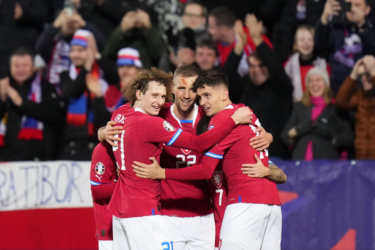 Czech Republic's Tomas Soucek, center, celebrates after scoring his side's third goal during the Euro 2024 group E qualifying soccer match between the Czech Republic and Moldova, at the Andr ...
