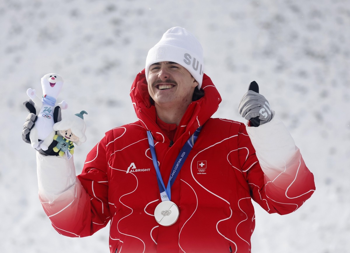 epa12761728 Silver medalist Noe Roth from Switzerland reacts in the podium after the Men's Aerials finals of the Freestyle Skiing competitions at the Milano Cortina 2026 Winter Olympic Games, in  ...