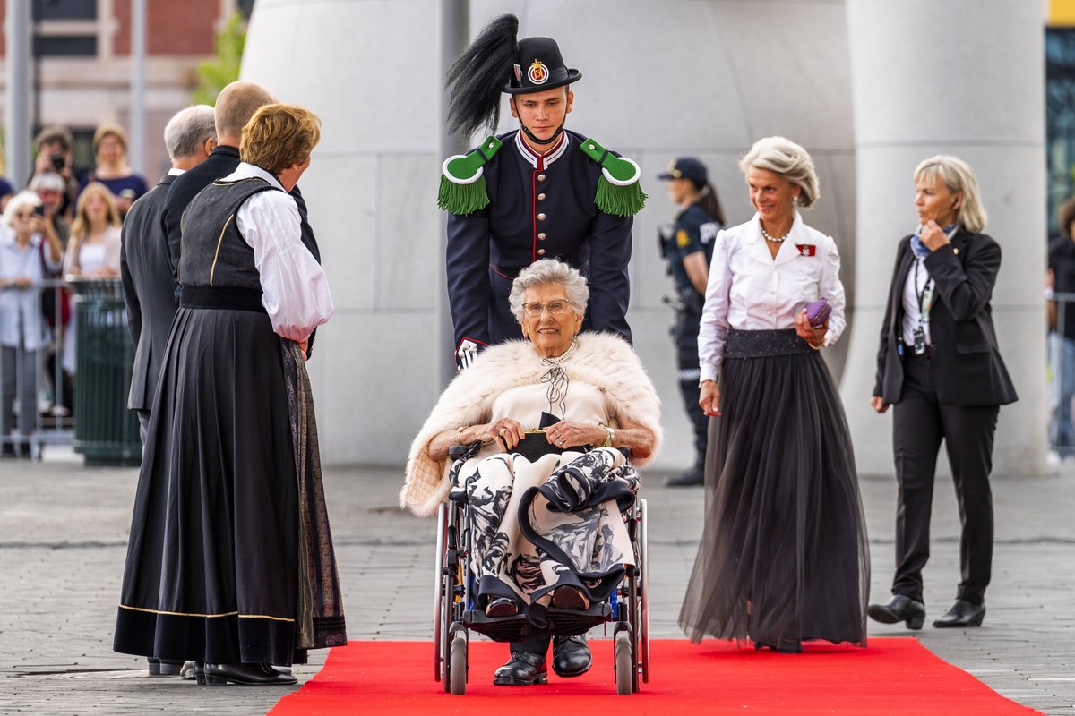 Entertainment Bilder des Tages Gala zum 18. Geburtstag von Prinzessin Ingrid Alexandra von Norwegen in Oslo Prinsesse Ingrid Alexandras myndighetsdag feires med festarrangement pa hovedbiblioteket Osl ...