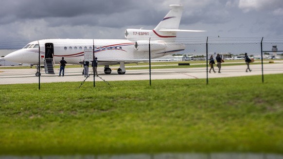 epa11580596 Officers extract boxes labeled as evidence from an airplane that, according to the authorities, belongs to Venezuelan President Nicolas Maduro at the Fort Lauderdale Executive Airport in F ...