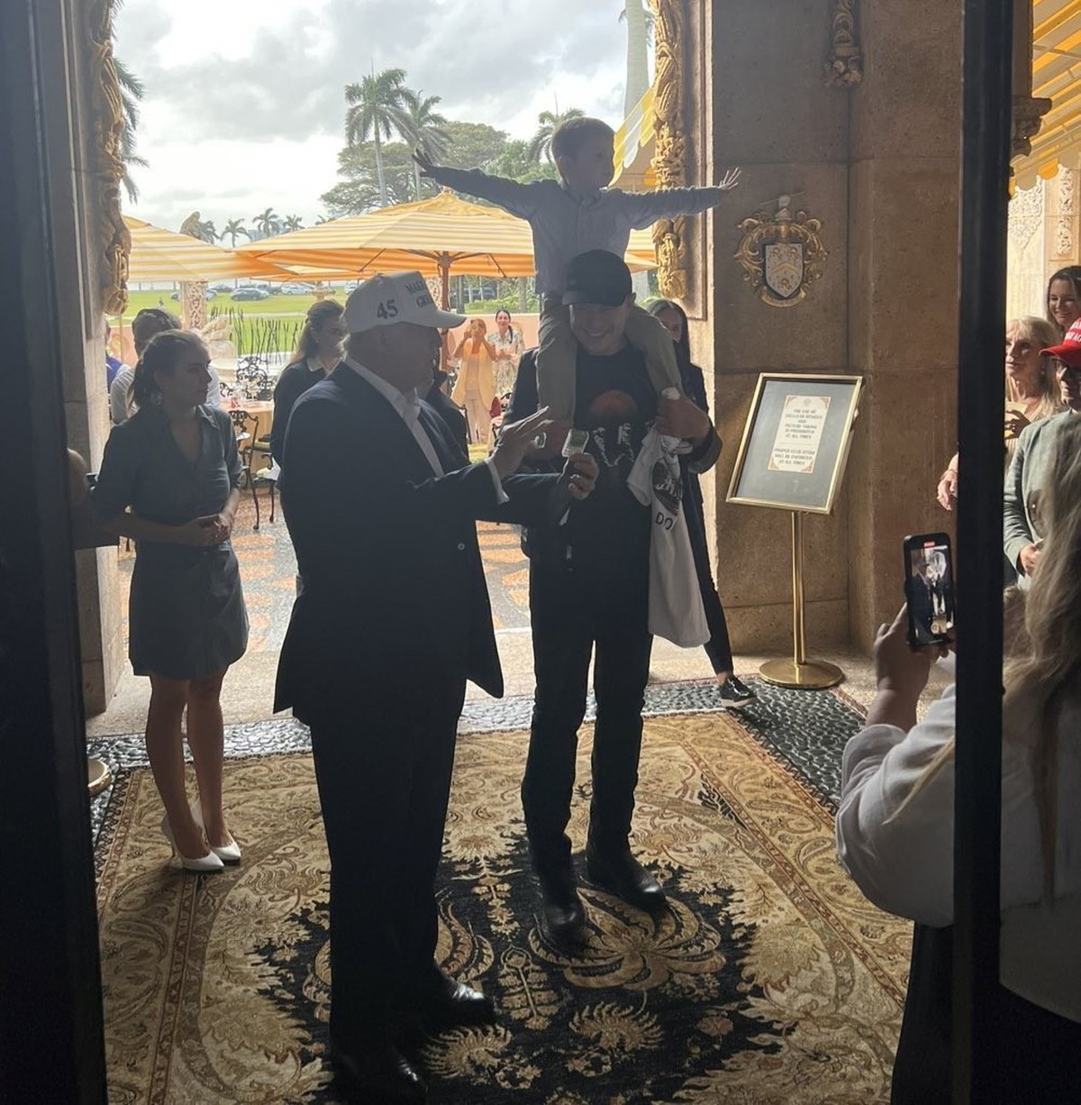 Trump, Elon Musk et son fils X, à Mar-a-Lago.