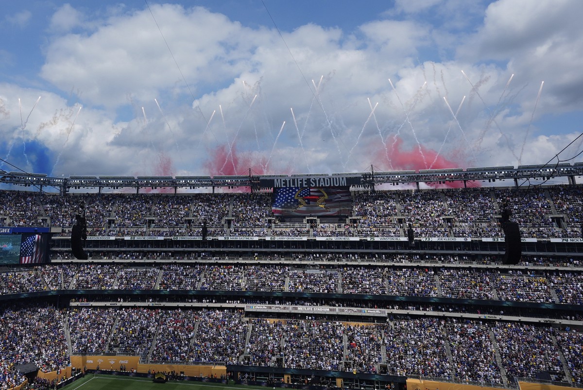 Fireworks are seen over the Metlife Stadium prior to the Club World Cup final soccer match between Chelsea and PSG in East Rutherford, N.J., Sunday, July 13, 2025. (AP Photo/Pamela Smith)
CWC Chelsea  ...