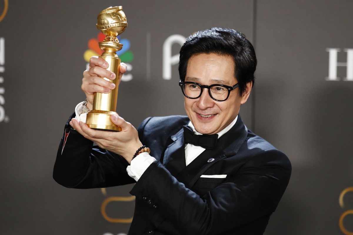 epa10399250 Vietnamese-American actor Ke Huy Quan poses with the award for Best Supporting Actor in a Motion Picture in the press room during the 80th annual Golden Globe Awards ceremony in Beverly Hi ...