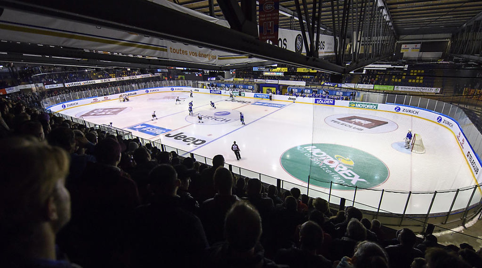 Der HC La Chaux-de-Fonds behauptet in der heimischen Patinoire des Mélèzes seine Vormachtstellung in der NLB. (Archivbild)