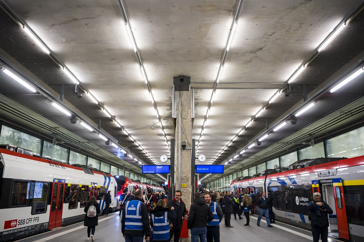 Un train Leman Express CFF et un train Leman Express SNCF, sont visibles en gare lors de l'inauguration du Leman Express, le plus grand reseau ferroviaire transfrontalier d'Europe le jeudi 1 ...