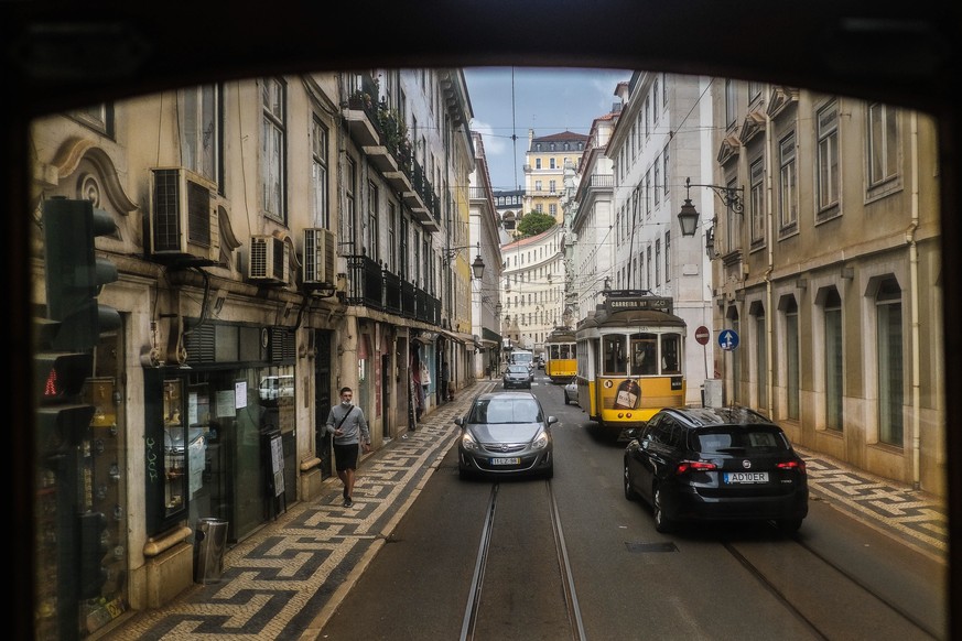 epa09282359 A general view showing people going about their daily live in Lisbon, Portugal, 18 June 2021. The