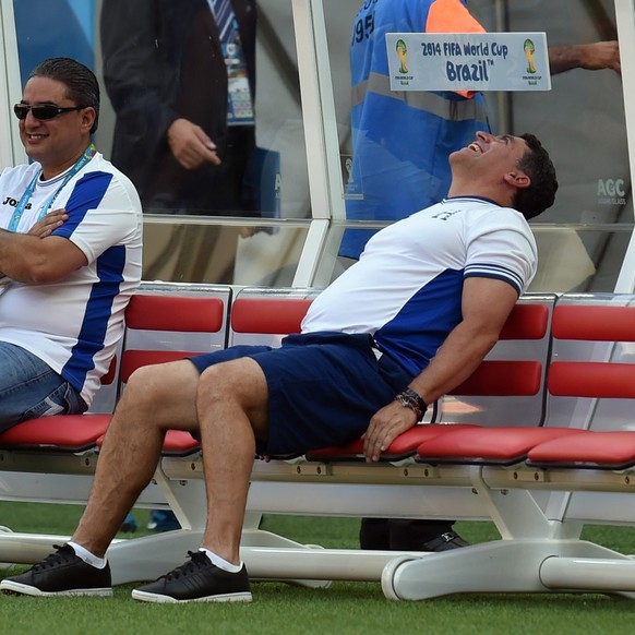 Während des Spiels dürfte die Welt einen weniger entspannten Trainer der Honduraner sehen.